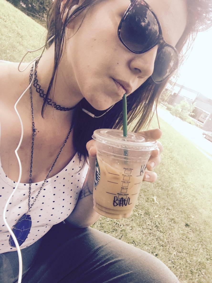 Starbucks Blonde Iced Vanilla Almond Milk Latte Review